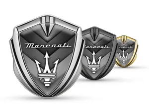 Maserati Emblema Fender Badge Stile Sportivo Lucido